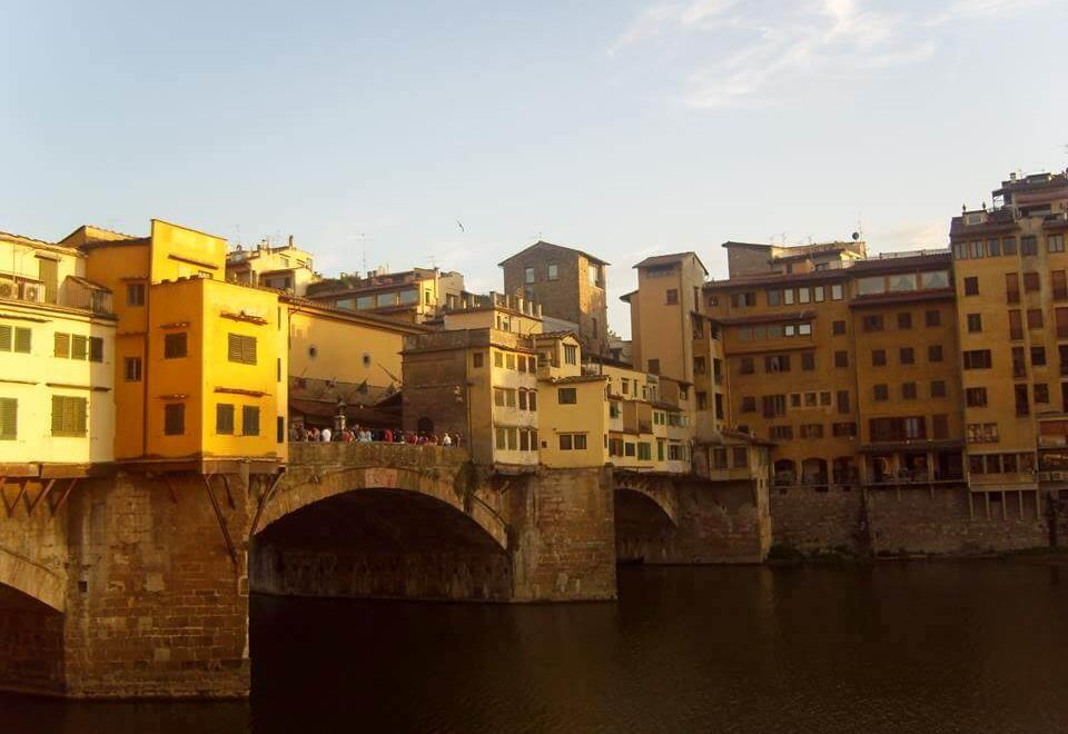goldenes Licht über der Ponte Vecchio