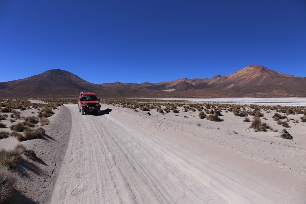 Sandpisten im Lauca NP - Chile ist ein Roadtrip Land!