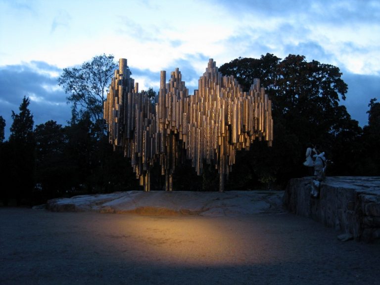 Sibelius Monument am Abend