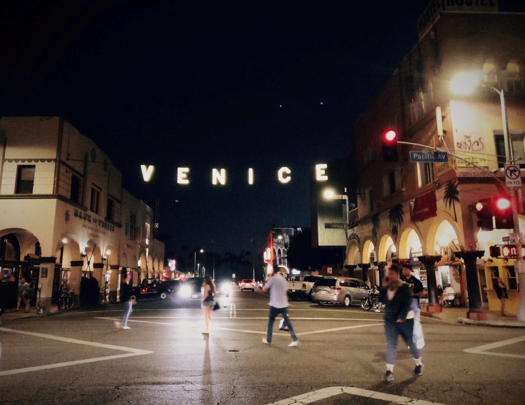 Venice Sign bei Nacht